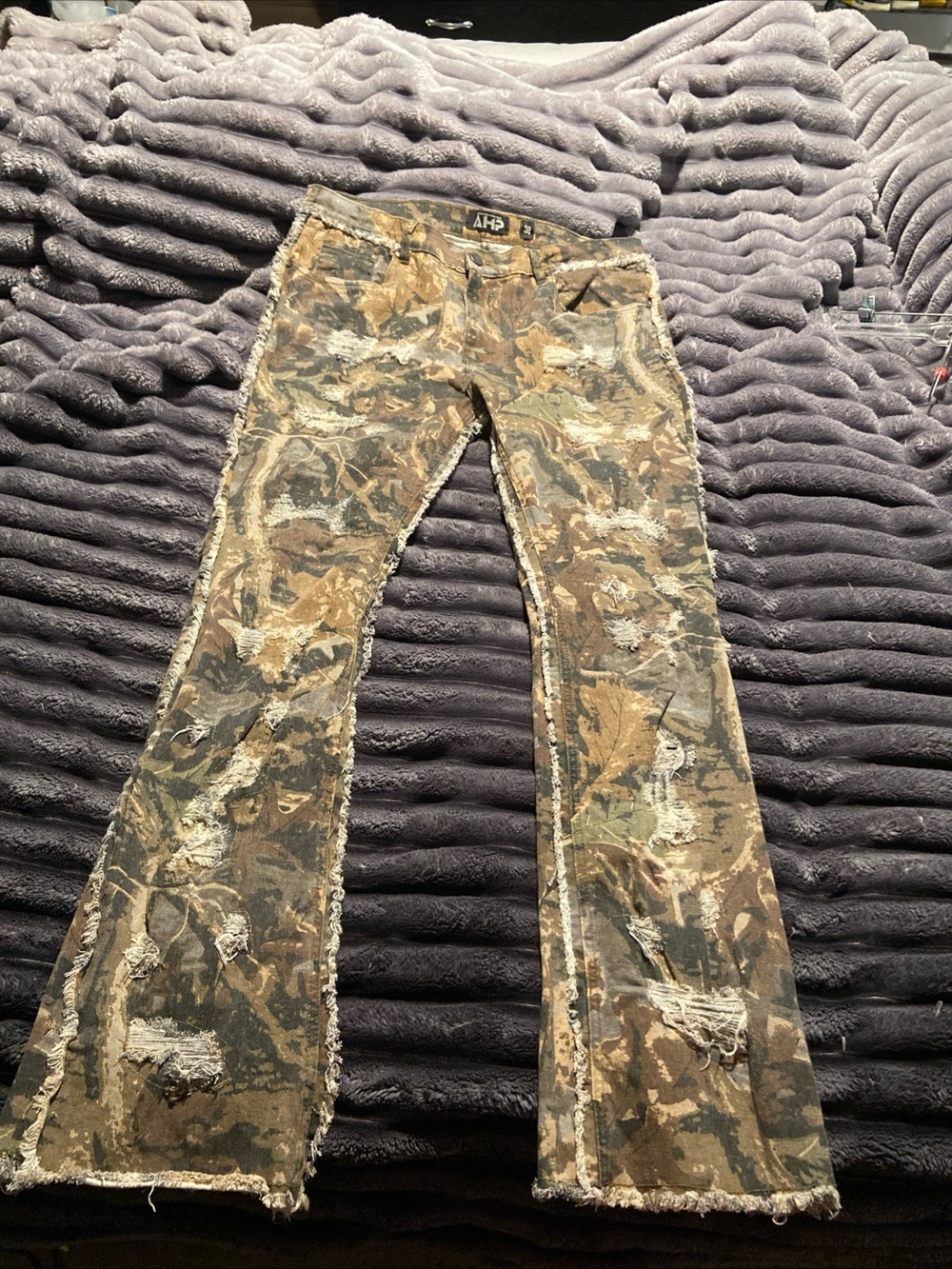 Men’s  Camo Distressed Jeans - Brown/Green